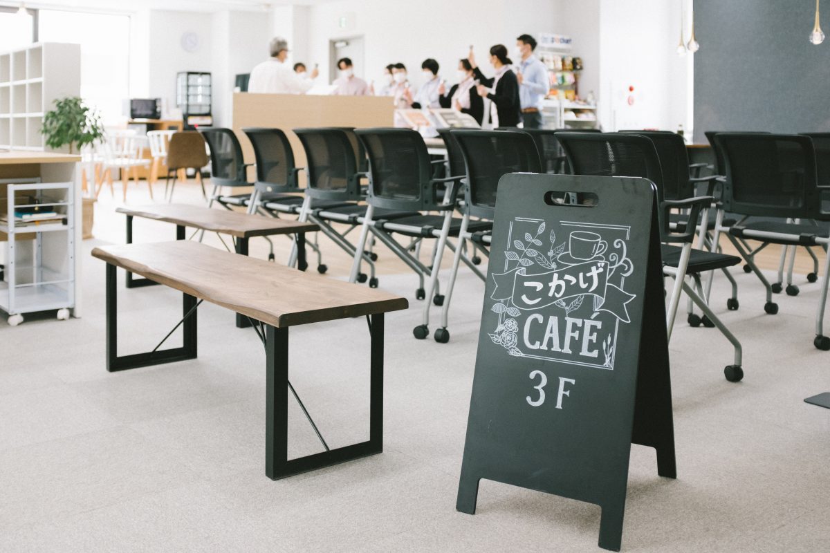 「こかげカフェ［グリーフケアの会］」で、<br>安心して悲しみを分かち合える場を